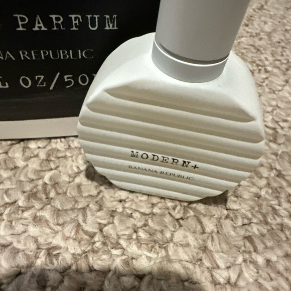 Banana Republic New In Box Modern Perfume - Picture 5 of 8